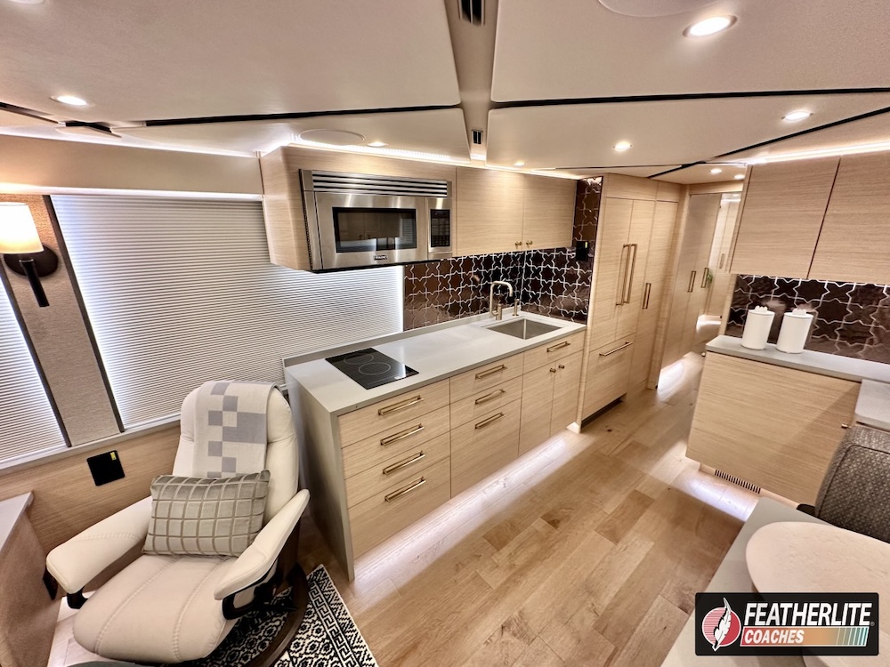 2026 Prevost Featherlite H3-45 For Sale